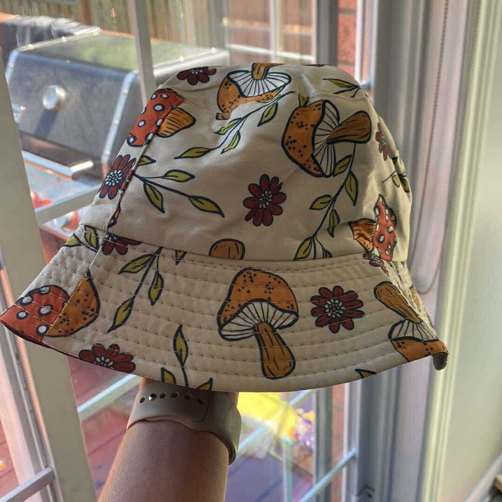 🍄🍄🍄 NWOT Adult Unisex Mushroom Bucket Hat - Mushroom and Floral Pattern